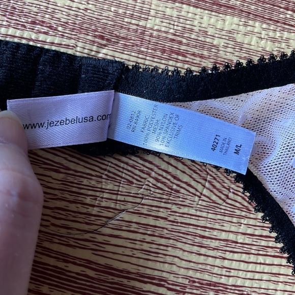 Jezebel light pink and black four strap garter belt M/L - NWOT - Picture 9 of 9